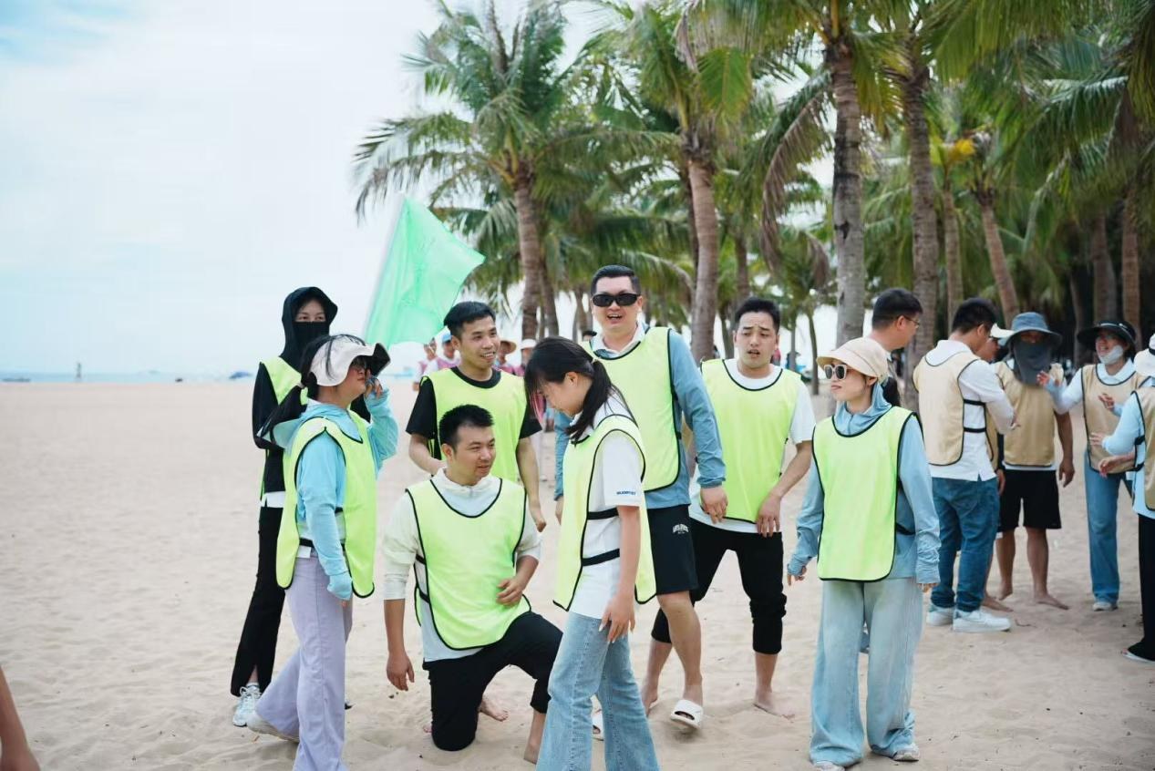 GUDGA Team Members Come Together for a Seaside Team-Building Event